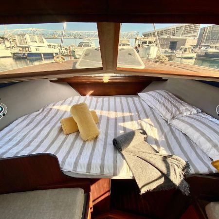 Laura Boat Hotel Sant Adria de Besos Ngoại thất bức ảnh